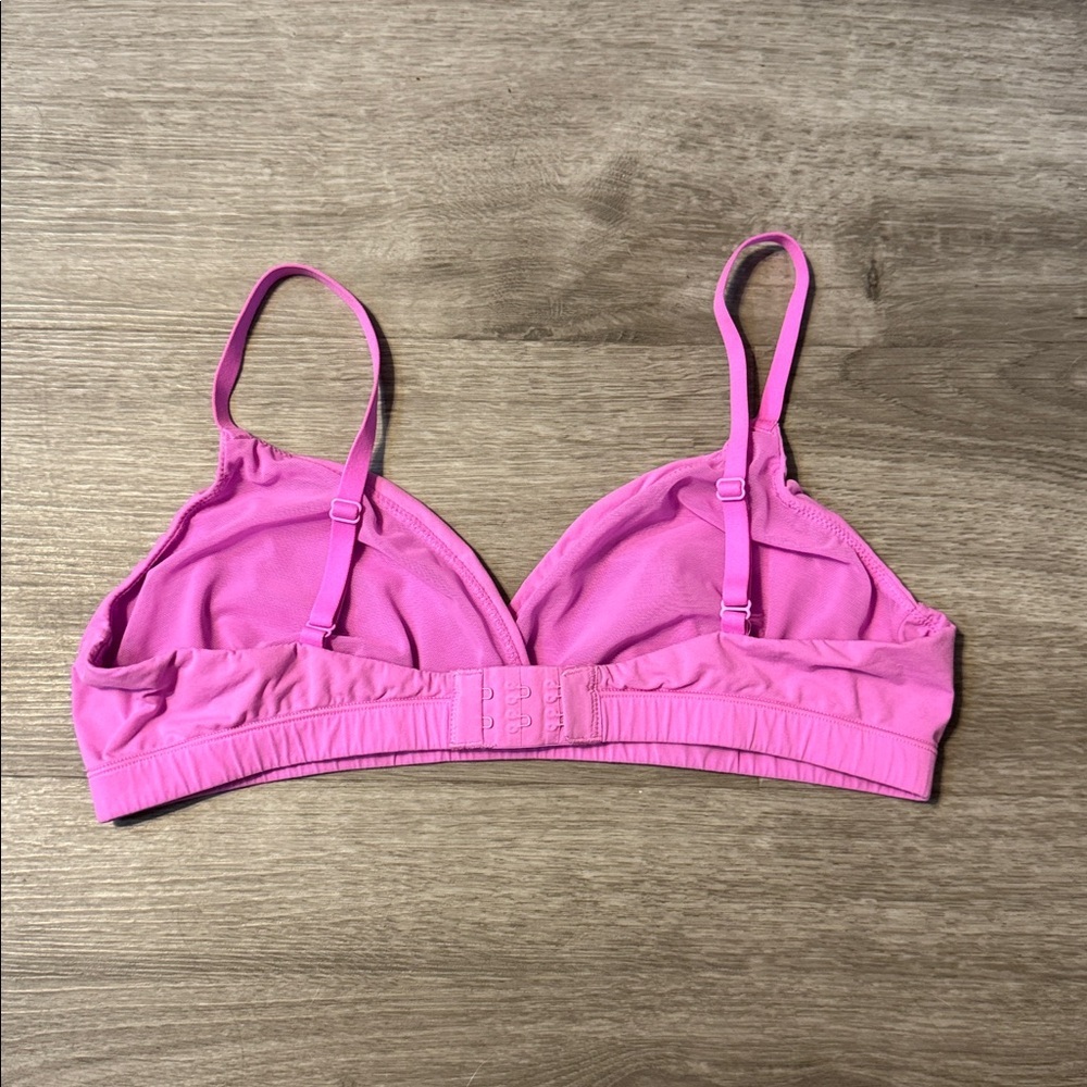 SKIMS Fits Eveybody Crossover Bralette — Neon Orchid - Picture 3 of 7